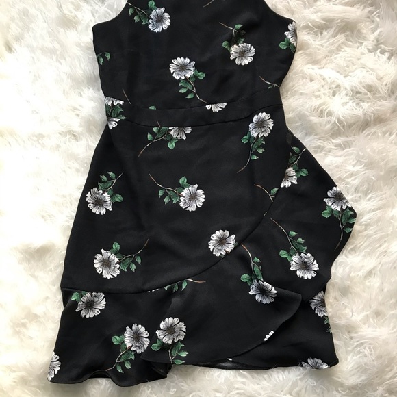 Banana Republic Black Floral Ruffle Racerback 👗 - Picture 5 of 8